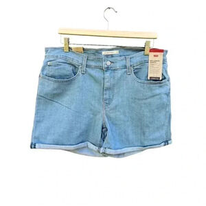WOMEN’S LEVI’S MID-LENGTH SHORTS•MEDIUM WASH DENIM•NICE STRETCH•
